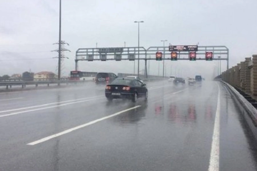 Hava şəraiti ilə əlaqədar Bakının 2 avtomagistralında sürət həddi 20 km/saat endirilib