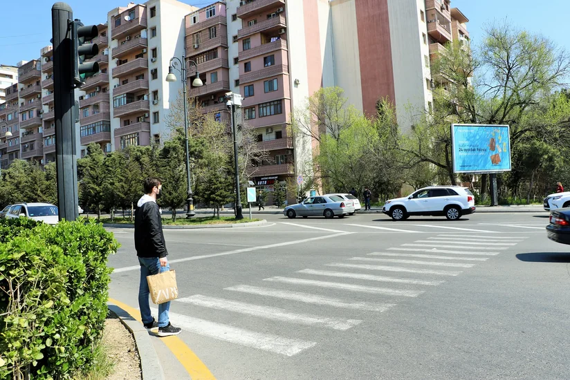 Bakıda piyada zolağının dekorativ kollara doğru çəkilişi nəzarətə götürülüb