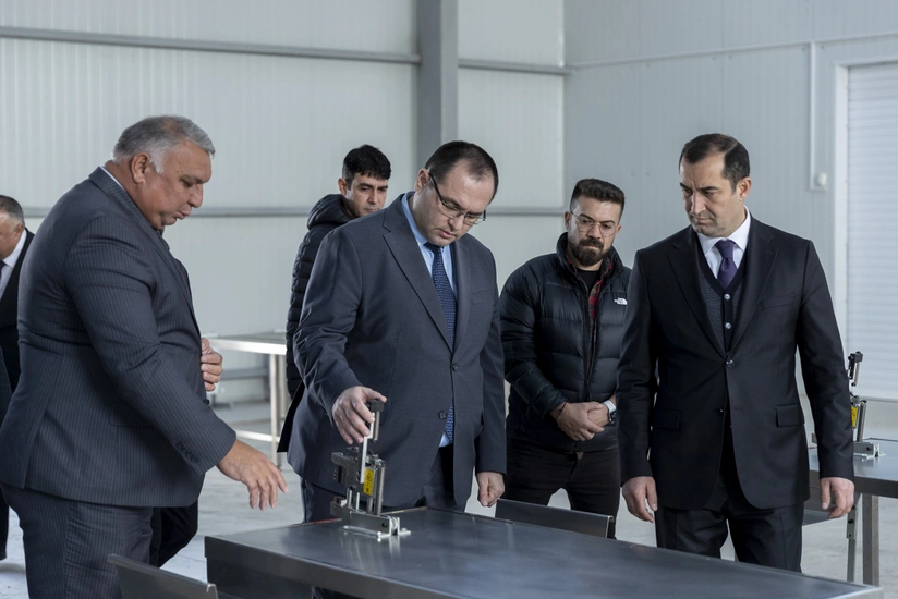 Məcnun Məmmədov bölgələrdəki kənd təsərrüfatı müəssisələrinə baş çəkib