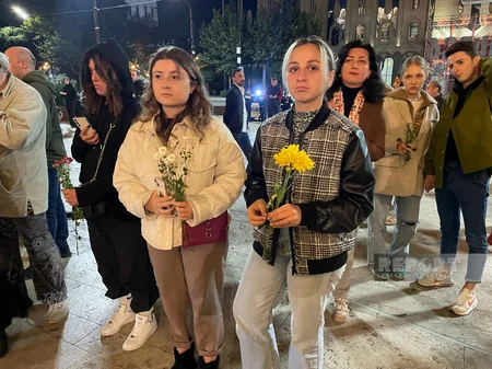 Tbilisidə parlamentin qarşısında Gürcüstanda erkən nikahla bağlı aksiya təşkil edilib
