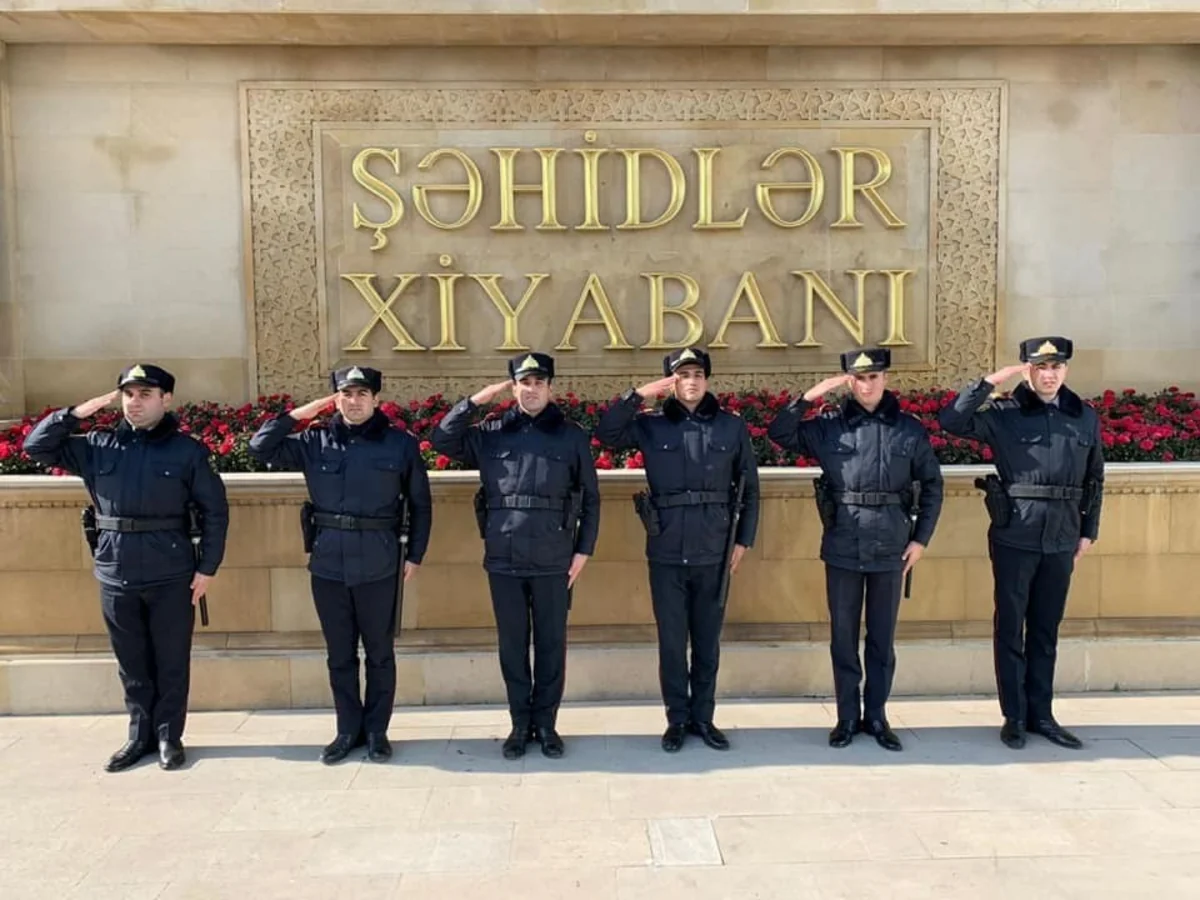 Bakı polisi “Əsgərə salam” aksiyasına qoşuldu