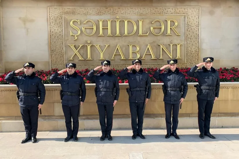 Bakı polisi “Əsgərə salam” aksiyasına qoşuldu