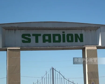 Ucarın mərkəzi stadionunda oturacaqlar dağılıb, yardımçı bina talan edilib