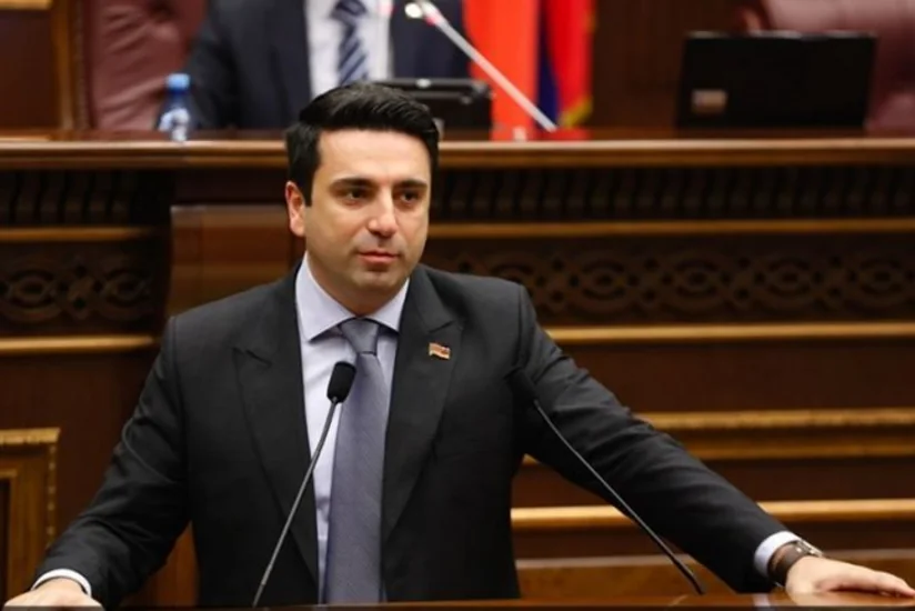 Вице-спикер армянского парламента подрался с противниками Пашиняна