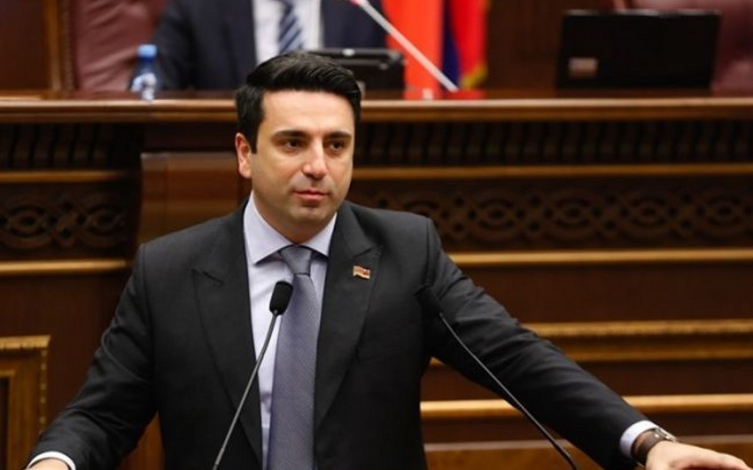 Ermənistanın vitse-spikerini küçədə döydülər