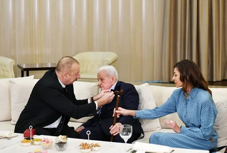 Prezident İlham Əliyev Xalq artisti Əlibaba Məmmədova “Şərəf” ordenini təqdim edib - YENİLƏNİB