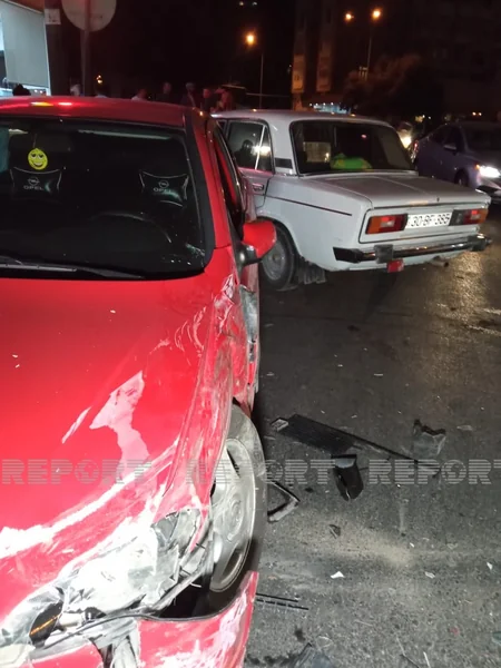 Bakıda iki avtomobil toqquşdu