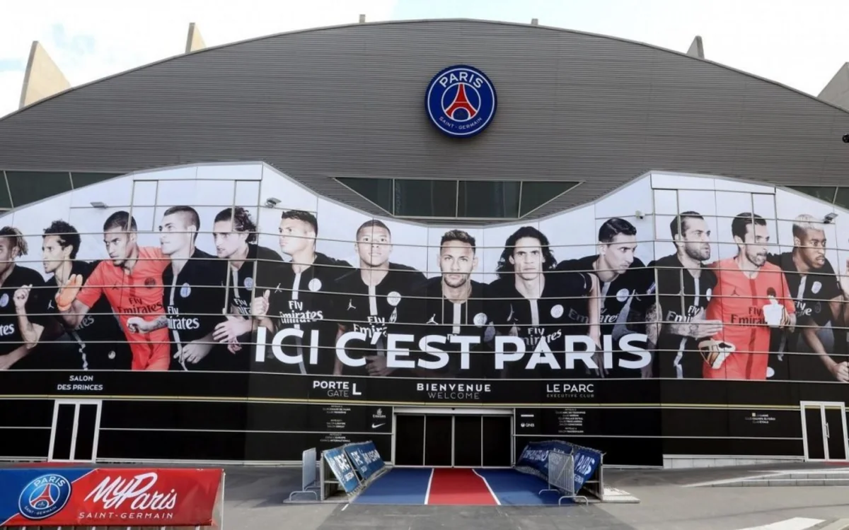 ПСЖ пригласил на матч с Монако 500 пожарных