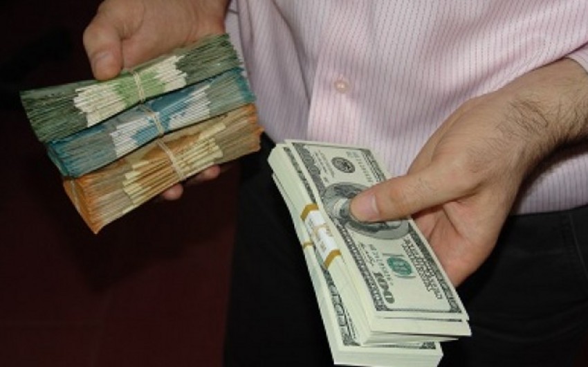 ​AMB: Bazar ertəsi dolların məzənnəsi 1,5604 manat olacaq