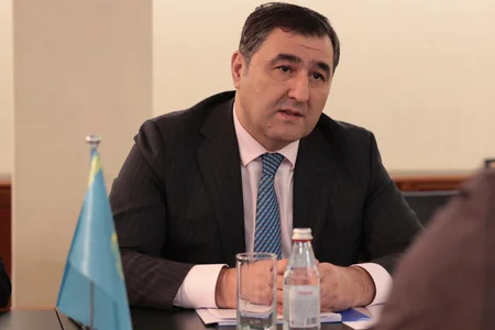 Azərbaycan səfiri Qazaxıstanın iqtisadiyyat naziri ilə görüşüb