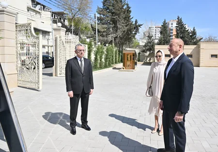 Президент и первая леди приняли участие в открытии Джума мечети в Наримановском районе