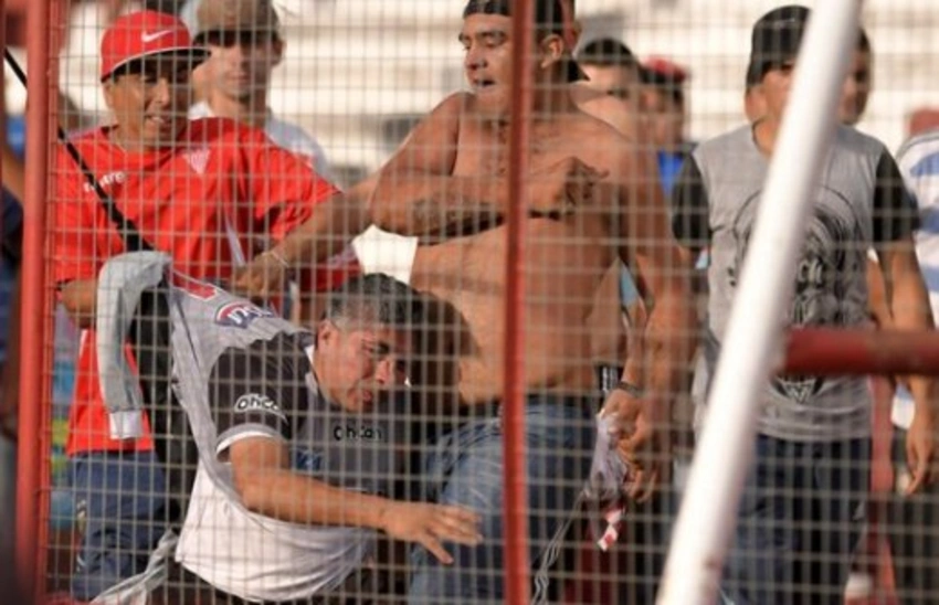 Argentinada futbol matçı zamanı kütləvi dava olub, 100-dən çox azarkeş saxlanılıb - VİDEO