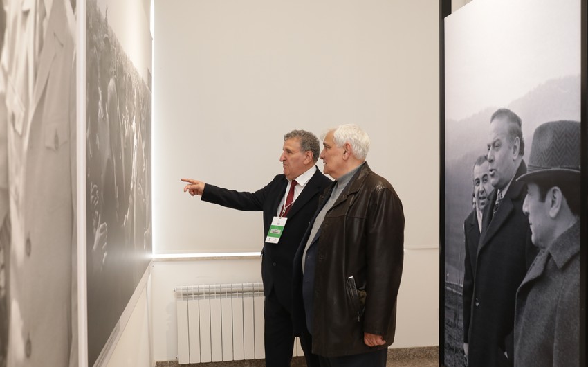 “Xarıbülbül” festivalının qonaqları “Heydər Əliyev və Qarabağ” sərgisində iştirak edib