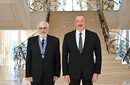 Prezident İlham Əliyev Xalq artisti Oqtay Mirqasımova “İstiqlal” ordenini təqdim edib