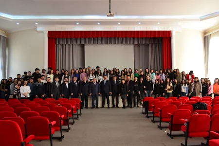Prezident seçkilərində ilk dəfə səs verəcək tələbələrlə maarifləndirici seminarlar keçirilir