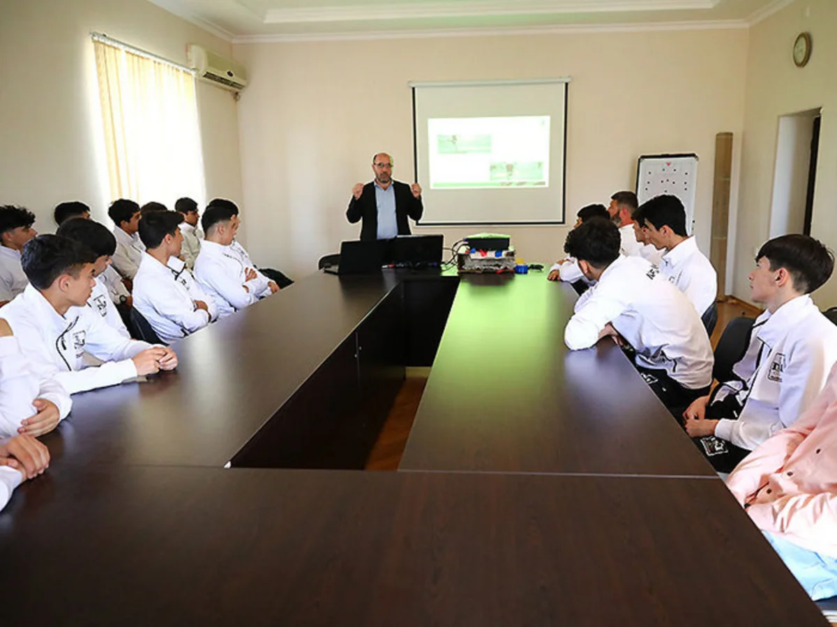 “Qaradağ Lökbatan”ın U-17 komandası üçün danışılmış oyunlarla bağlı seminar keçirilib