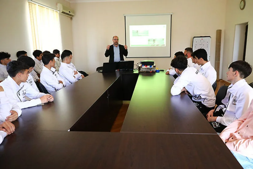 “Qaradağ Lökbatan”ın U-17 komandası üçün danışılmış oyunlarla bağlı seminar keçirilib