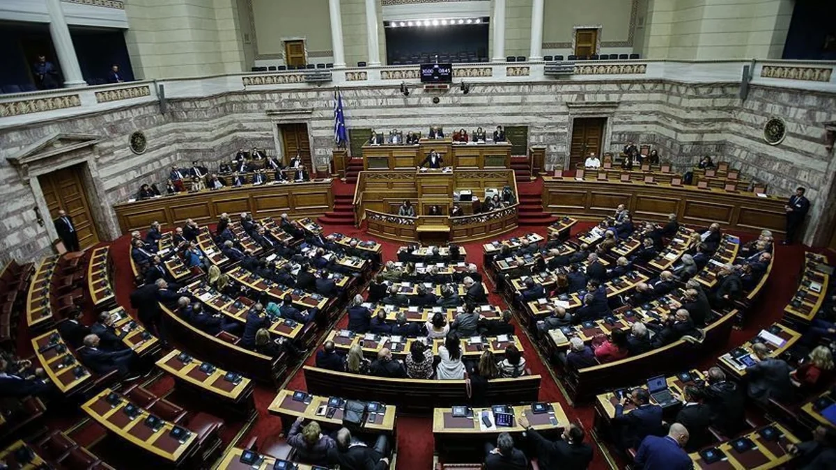 Yunanıstan parlamenti ölkə prezidentini yenə seçə bilməyib
