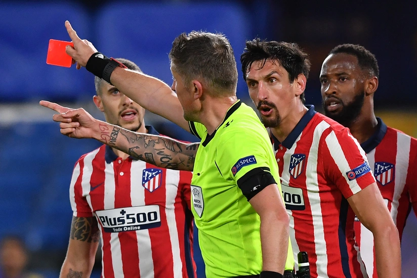 Atletikonun futbolçusuna 4 oyunluq cəza verildi