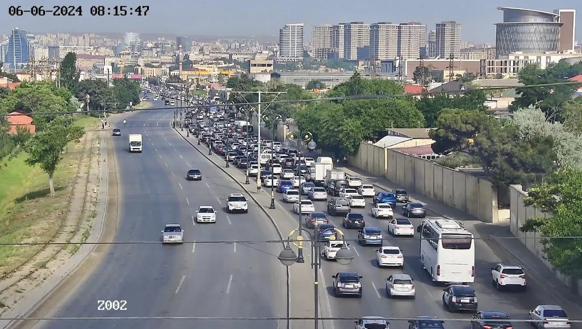 Bakının bəzi yollarında tıxac yaranıb - SİYAHI