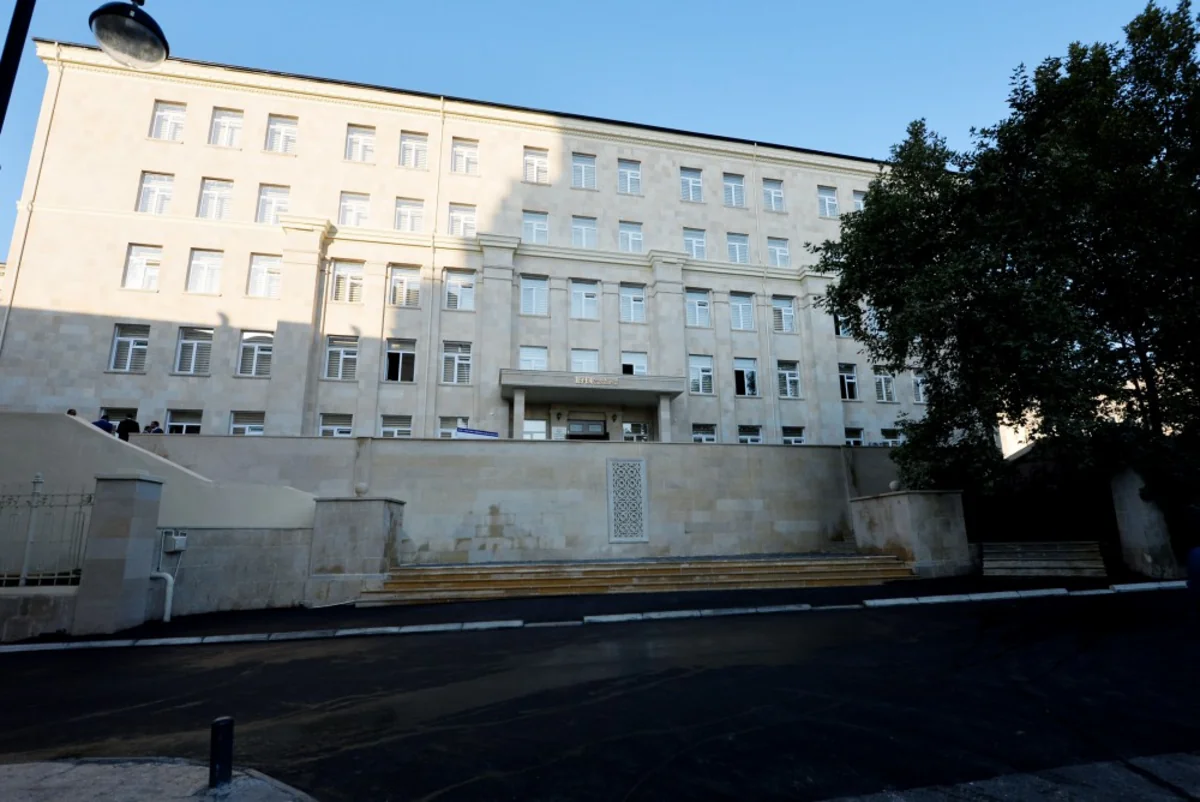 Bakıda birinci sinif şagirdini döyən müəllim işdən çıxarılıb