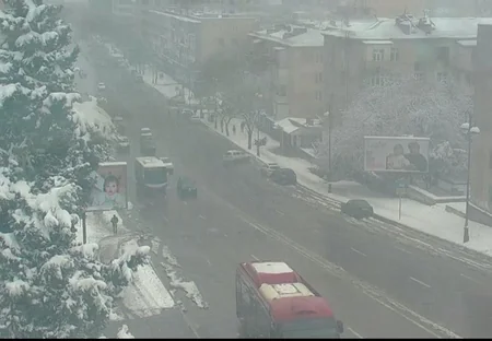 BNA: Bakıda nəqliyyat vasitələrinin hərəkətində müşahidə edilən sıxlıq aradan qaldırılıb