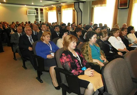 Əməyin mühafizəsi sahəsində fərqlənmiş işçilərə mükafat və fəxri fərmanlar verilib