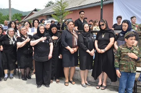 Şəhidin ad günü məzarı yanında qeyd olunub