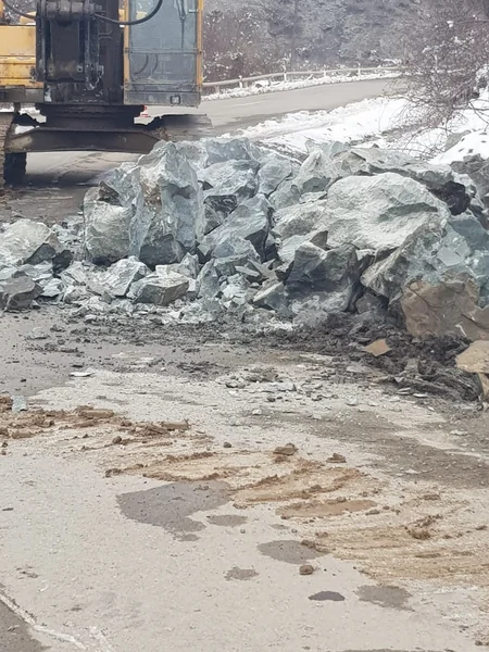 Gəncə-Daşkəsən yoluna qaya parçası düşüb