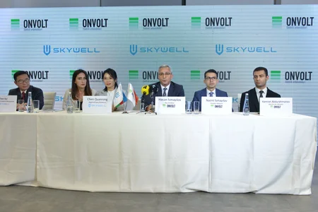 ONVOLT elektromobil satış-sərgi salonunu və SKYWELL ET5 modelini təqdim edib