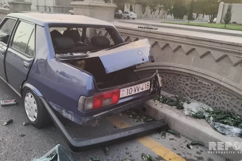 Bakıda sürücü avtomobilə idarəetməni itirərək qəza törədib - FOTO - VİDEO - YENİLƏNİB