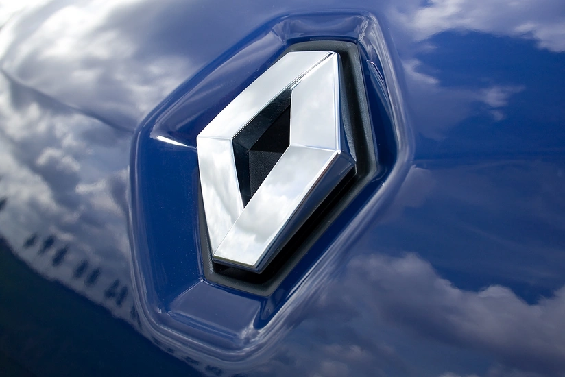 Renault inks gigafactory deals with 2 firms
