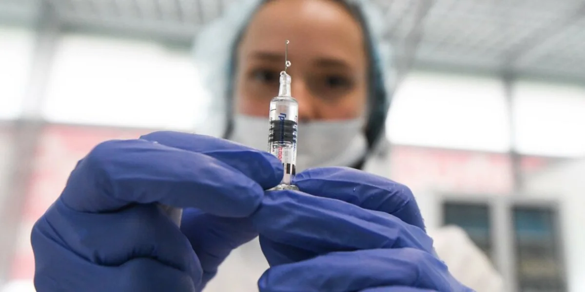 Власти Нью-Йорка обязали всех муниципальных служащих вакцинироваться