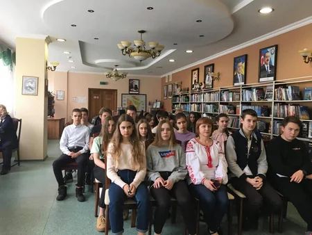 В Киеве прошла встреча местных студентов и старшеклассников с азербайджанским журналистом - ФОТО