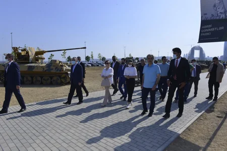 Türkiyənin Baş Prokuroru Fəxri Xiyabanda və Hərbi Qənimətlər Parkında olub