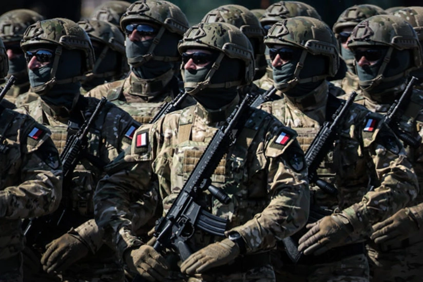 Polşa hərbçilərinin sayını 230 minə çatdırmağı planlaşdırır