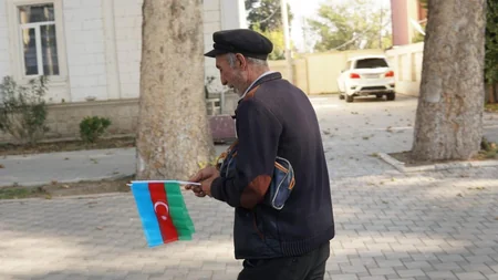 Parlament jurnalistləri cəbhə bölgəsində bayraq aksiyası keçiriblər - FOTOREPORTAJ