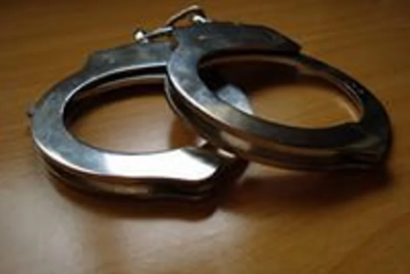 ​Şübhəli şəxs polisi dişlədiyi üçün tutuldu