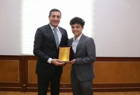 Завоевавшие медали на чемпионате Европы братья-боксеры награждены