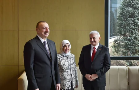 Mehriban Əliyeva Nizami Gəncəvi Beynəlxalq Mərkəzinin qızıl medalı ilə təltif edilib - YENİLƏNİB-2