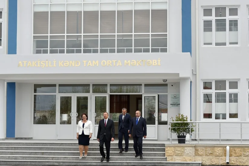 Azərbaycan Prezidenti Kürdəmirdə məktəb binasının açılışında iştirak edib