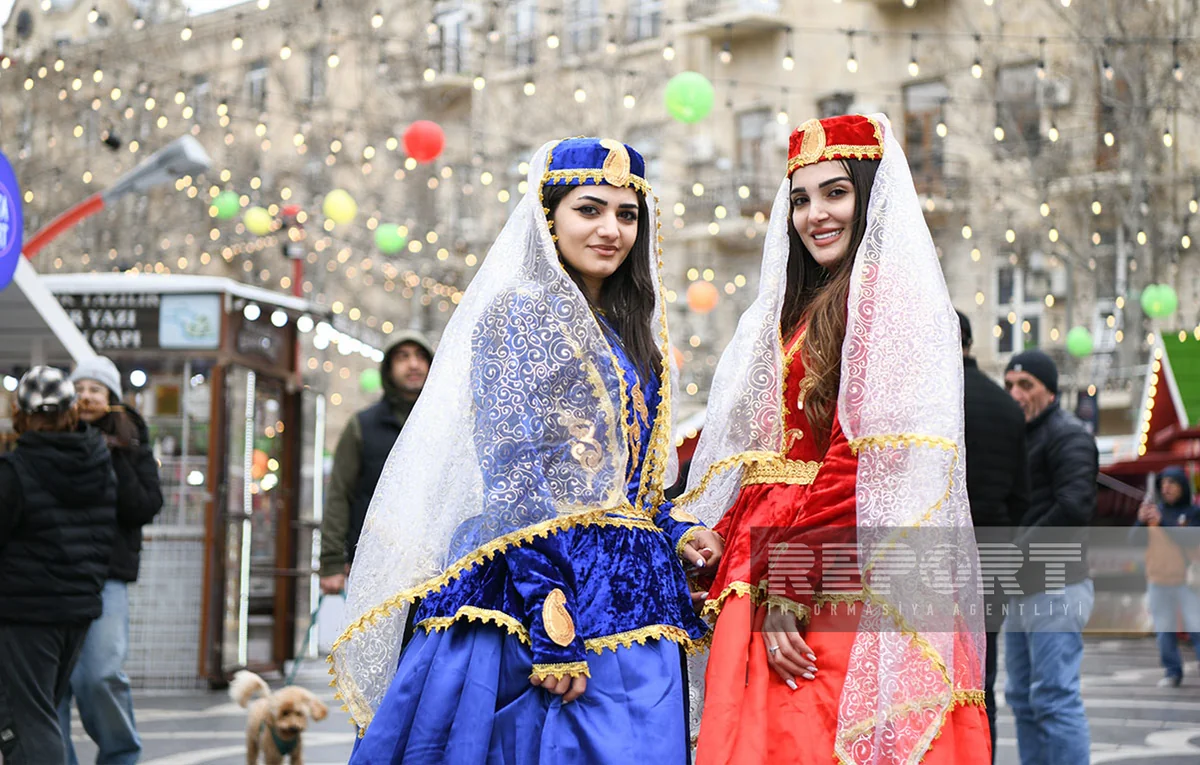 Yağışlı Bakı küçələrində baharın nəfəsi duyulur - FOTOREPORTAJ