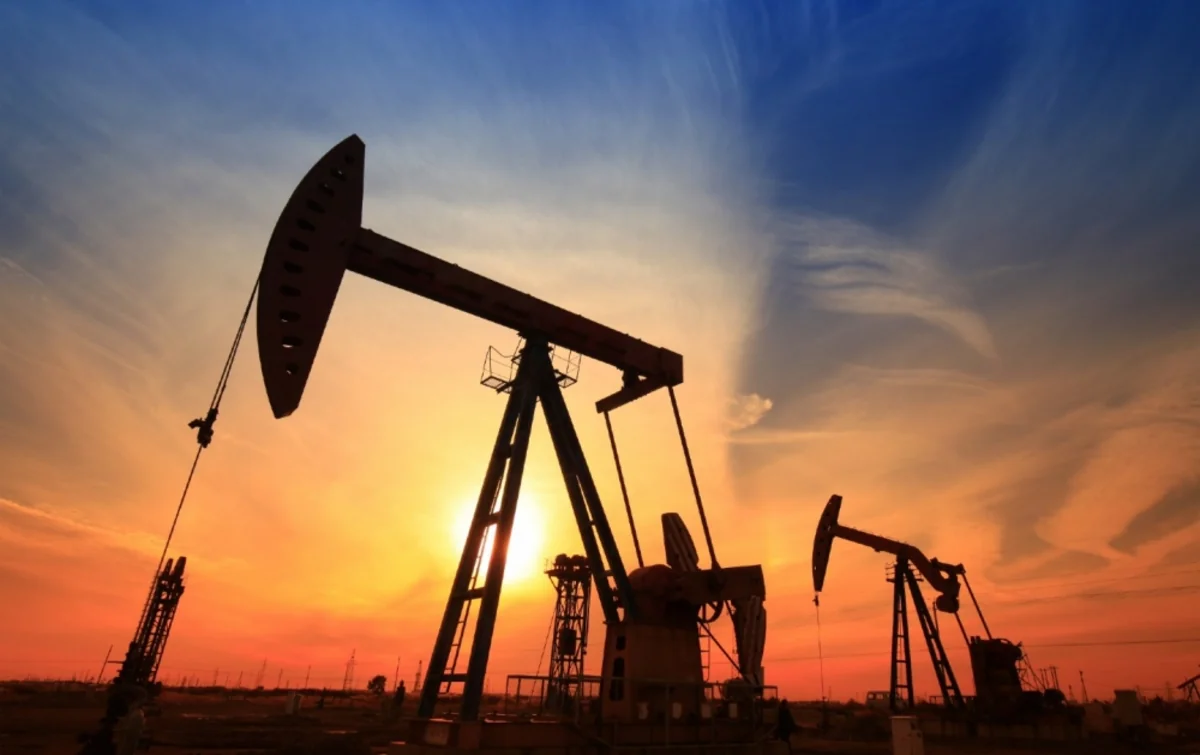 Цена азербайджанской нефти опустилась ниже 83 долларов