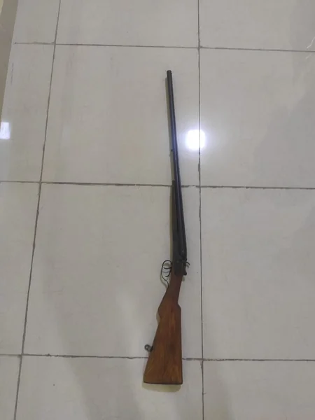 Bir sıra rayonlarda vətəndaşlar qanunsuz saxladıqları odlu silahları polisə təhvil veriblər