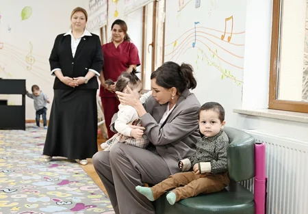 Mehriban Əliyeva Bakıdakı 1 saylı körpələr evində və 1 saylı uşaq evi sosial xidmət müəssisəsində olub