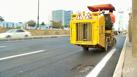 Paytaxtın üç prospektində deformasiyaya uğramış örtük yenilənib