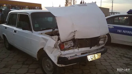 Ələt-Astara yolunda minik maşını motosikletlə toqquşub, 2 nəfər yaralanıb - FOTO