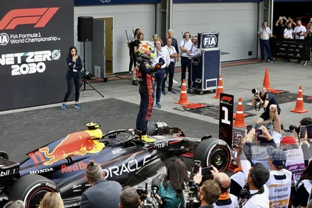 “Formula 1”: Azərbaycan Qran-prisinin qalibləri mükafatlandırılıblar - FOTOREPORTAJ