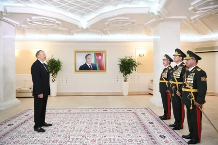 Azadlıq meydanında hərbi parad keçirilib - YENİLƏNİB-2