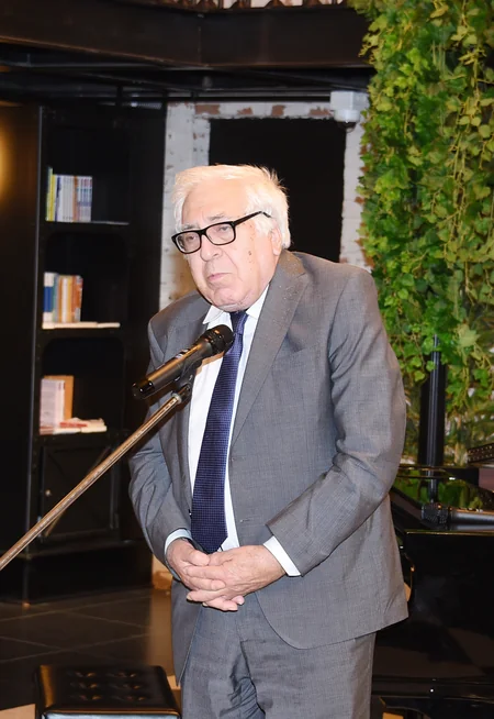Bakı Kitab Mərkəzində “Yolum keçir Qarabağdan” adlı rəsm sərgisi açılıb